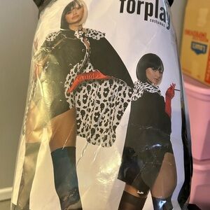 Cruella costume small/medium and wig